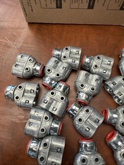 Lot of 18 Arlington 3838AST 3/8″ Snap2It Duplex Connector for MC/AC/Flex, Zinc