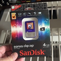 RARE SanDisk Sansa Clip Zip Primetime Purple 💜 (4 GB) Digital Media Player