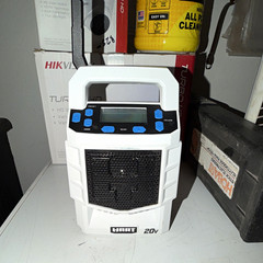 HART HPAD01ID 20V Portable AM/FM Radio w/ USB Charger, White/Black/Blue
