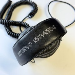 Sony MDR-7506 Professional Closed-Back Studio Monitor Headphones