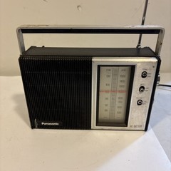 PANASONIC PORTABLE AM/FM RADIO MDL # RF-593 AC OR BATTERY. Works Well