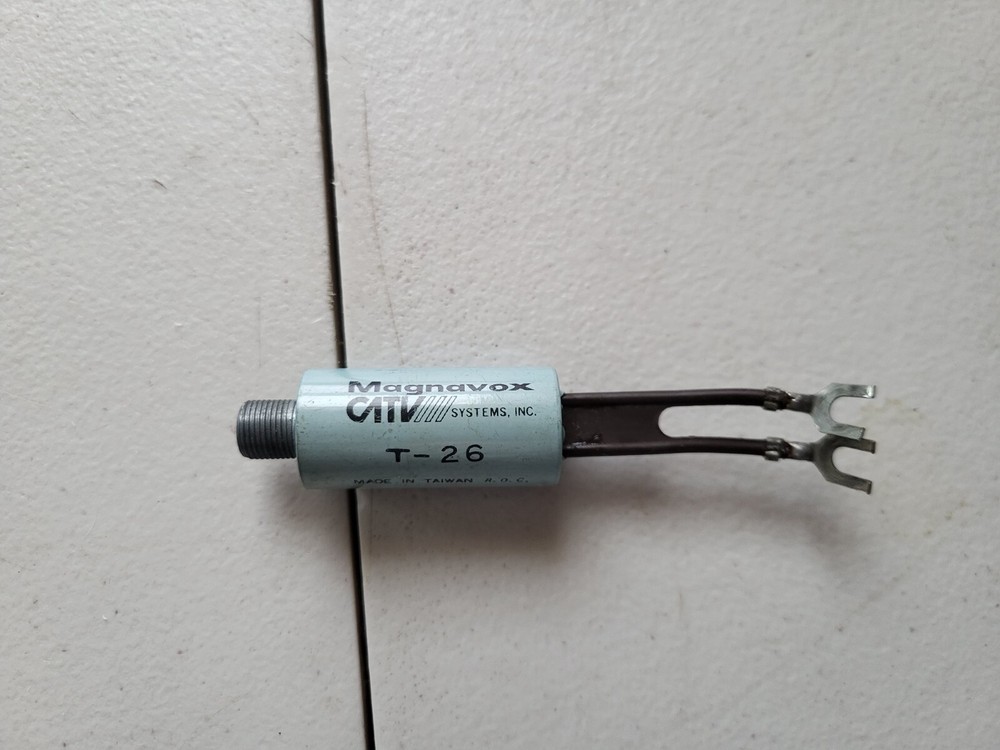 Magnavox T-26 FM/UHF/VHF 75 Ohm to 300 Ohm Transformer Adapter VG Free Shipping