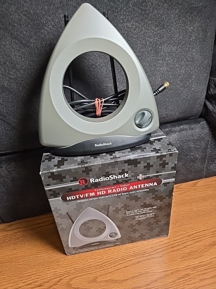 RadioShack UHF/VHF Antenna Cat No 15-1868 HDTV/FM HD w Cable Radio D323