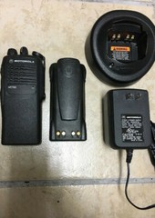 MOTOROLA HT750 TWO WAY PORTABLE RADIO UHF 450-512MHz 16ch AAH25SDC9AA3AN