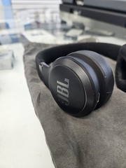 jbl live 675nc wireless on-ear headphones