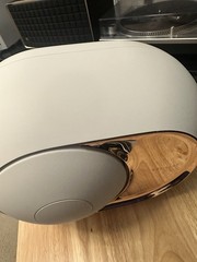DEVIALET Phantom I 108dB Gold Wireless Active Speaker White. With Remote