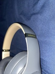 Beats Studio 3 Wireless Bluetooth Headphones Black and Gold