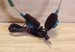 VINTAGE 1982 SMURFS AM RADIO WITH HEADPHONES TESTED WORKS CARTOON HONG KONG MADE
