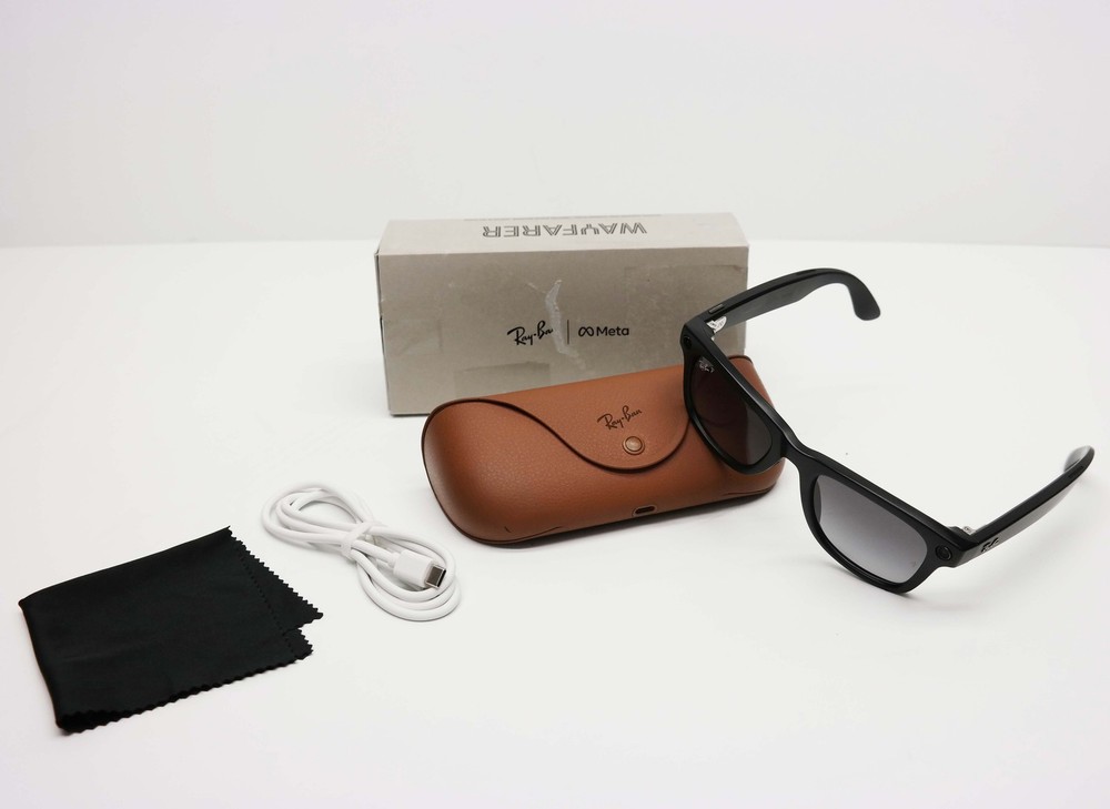 Ray-Ban Meta Wayfarer RW4008 Smart Glasses Black Grey Polarized