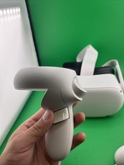 Oculus Quest 2 Virtual Reality 128gb w/Controllers In Great Condition(T30)