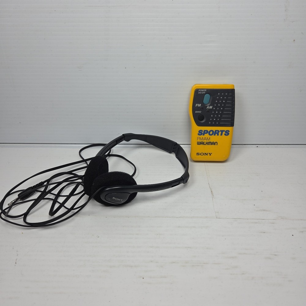 Sony Sports Walkman SRF-8 Yellow FM/AM Radio With Headphones Works Great