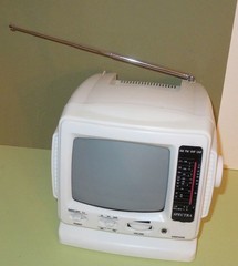 VTG White Spectra Portable 5.5″ Black 7 White TV Radio Model 58-BWR Works in Box