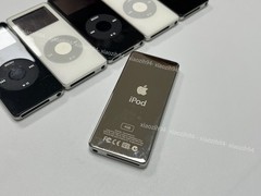 Apple iPod Nano 1st Gen 1GB 2GB 4GB New Battery 90 day Warranty ( Black white )