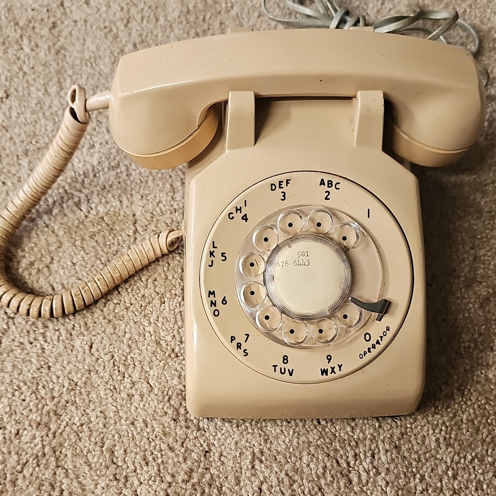 RadioShack Beige Vintage/Retro Corded Desk Telephone Rotary Dial, 1 Line 500D Q
