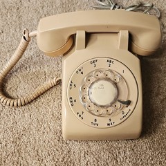 RadioShack Beige Vintage/Retro Corded Desk Telephone Rotary Dial, 1 Line 500D Q