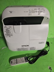 sewing Epson PowerLite 570 XGA 3LCD ultra short Throw Projector with new lamp