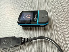 SanDisk Clip Sport Go 32GB MP3 Player with/Cable & Charger – Bundle