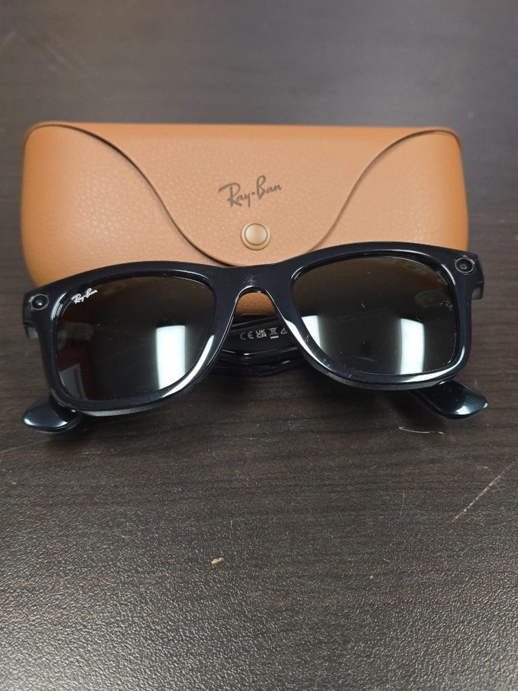 Ray-Ban Meta Wayfarer (Gen 1), Matte Black Gradient Graphite w/ Brown Case READ