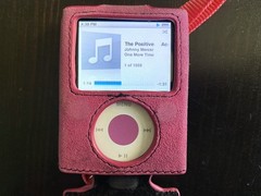 Apple Ipod Nano Pink 3rd Generation 8gb Model A1236 – w/ Case Bundle *Bad Batter