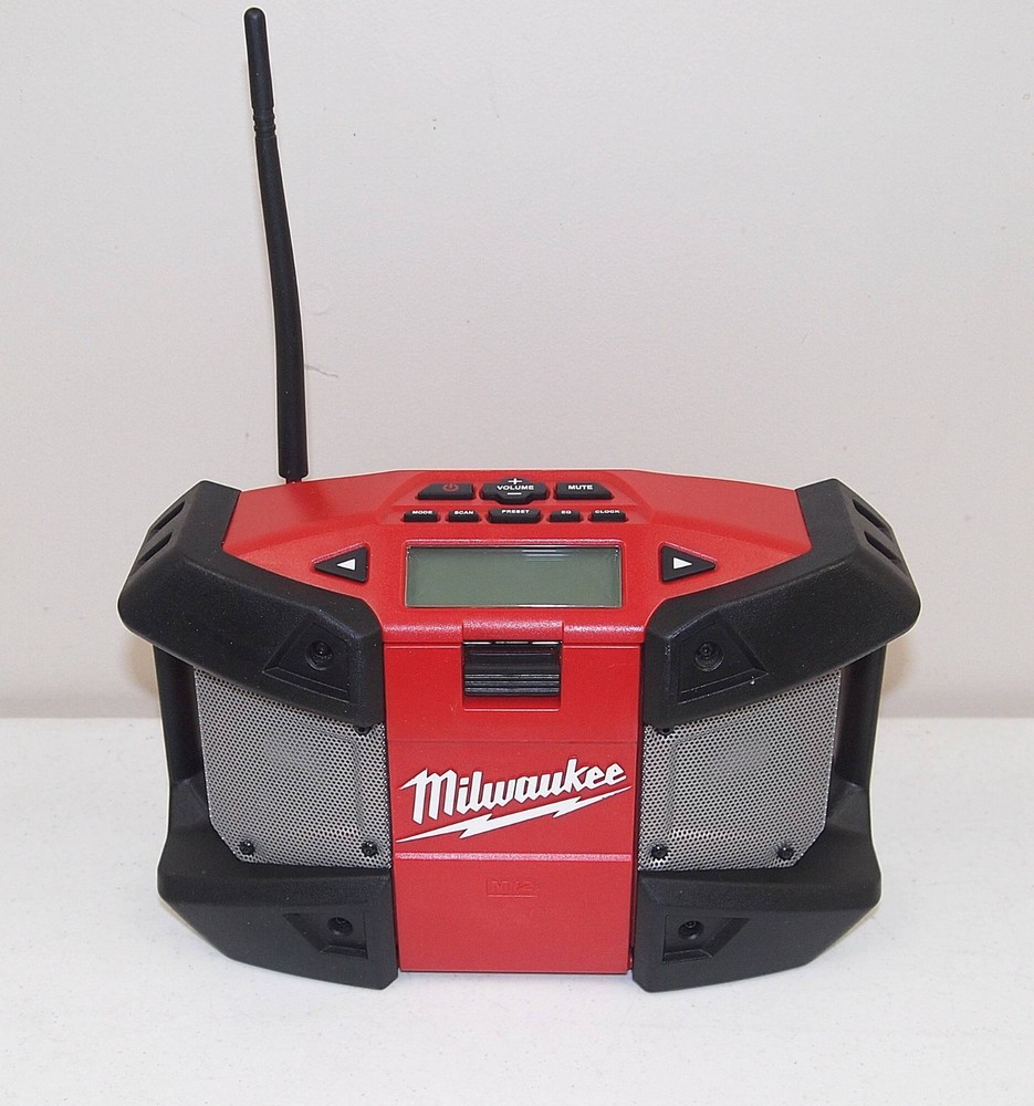 Nice!! Works!! Compact MILWAUKEE M12 Jobsite AM/FM JOBSITE RADIO #2590-20