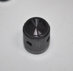 Lot of 5 NOS Vintage Knobs 1/4″ Shaft Dia with Set Screws 1/2″ Dia