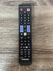 Samsung 65″ Slim 3D Smart TV Bundle | UN65F7100 | 4 New 3D Glasses | Rare Find