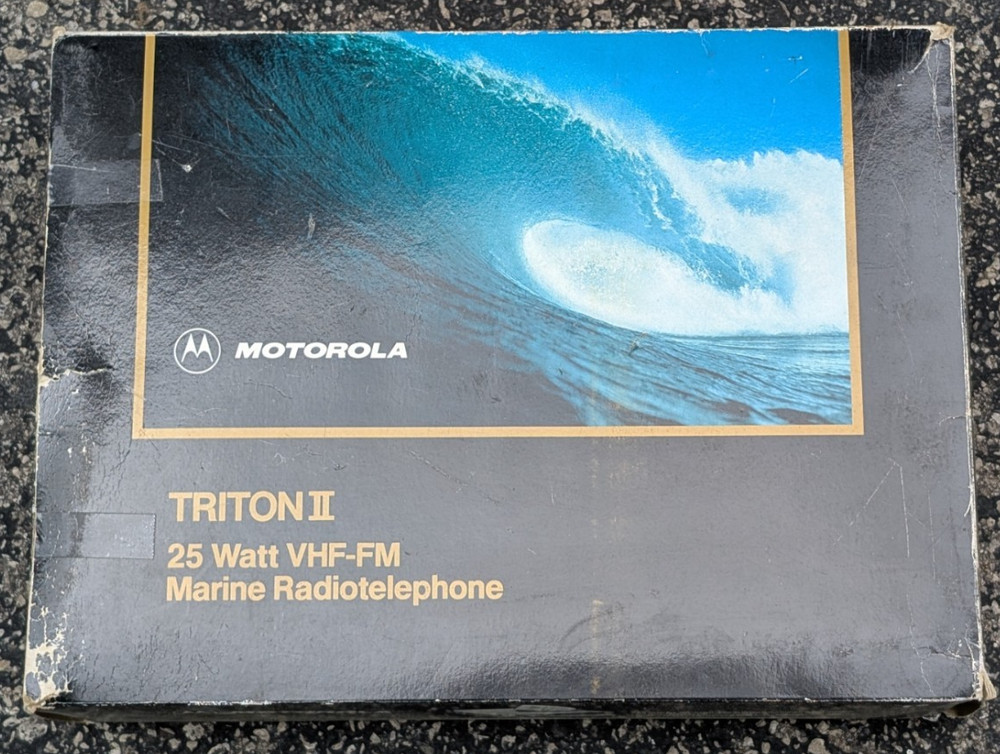 Motorola Triton II H5057A -VHF FM Marine Radio Radiotelephone with Original Box