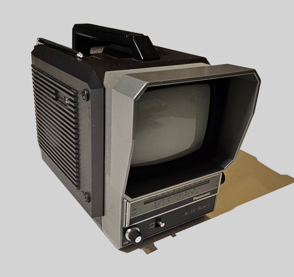 Vintage 1984 Panasonic TR-5045p Mini Retro CRT TV – TESTED and WORKS