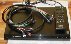 Sony DVP-SR200P DVD/CD PLAYER & REMOTE, Y Pb Pr CABLE!