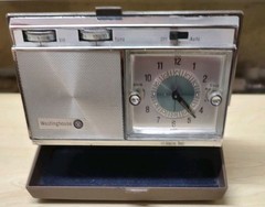 VINTAGE WESTINGHOUSE TRAVEL CLOCK RADIO