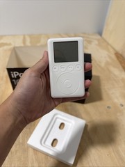 Apple iPod 3rd Generation (“Classic”) A1040 10GB White