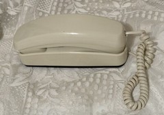 Conair Phone Slim Design Lighted Dial Desk Wall Mount Phone SW204HAC Ivory