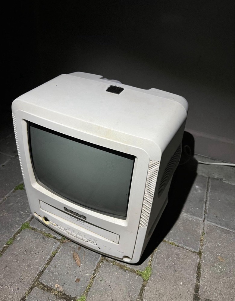 Panasonic 9” CRT TV, PV-C930W Road Show VCR Combo AC/DC Portable FM Radio White