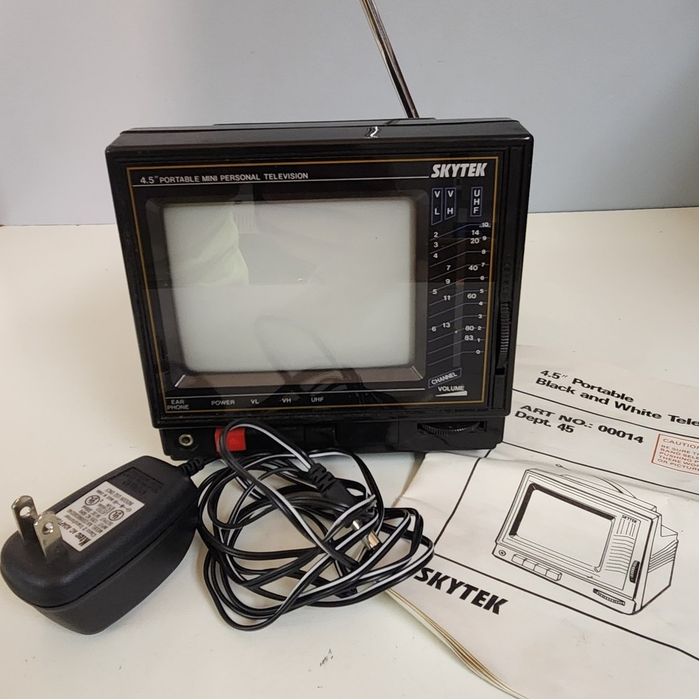 Vintage SKYTEK 4.5″ Mini Portable Black & White Television 80s For Parts Repair