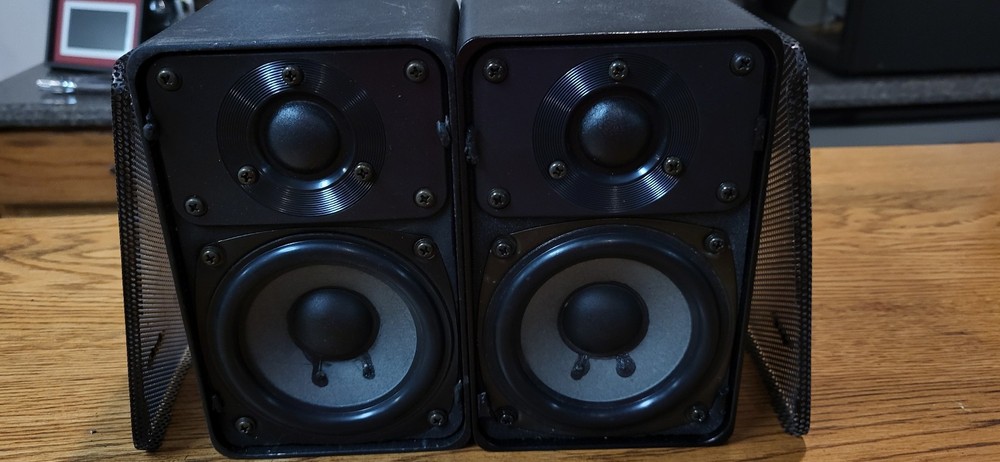 Realistic Radio Shack Minimus 7 40-2030C speakers black pair sounds excellent