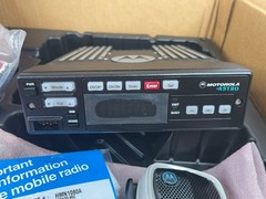 NEW Motorola XTL5000 M20URS9PW1AN 764-870MHz 35W Complete with Accessories