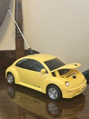 Sharper Image KNG America Volkswagen Beetle Vintage AM/FM Radio Yellow Working
