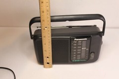 Panasonic RF-544 Portable AM / FM Radio Handle Antenna AC or Battery Works