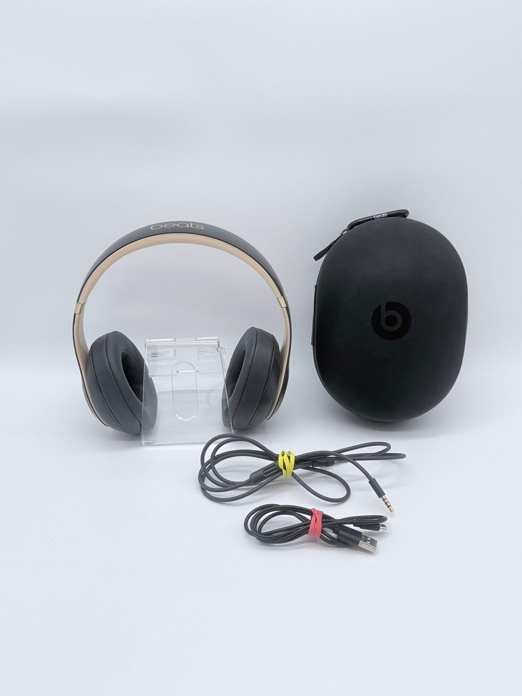 Beats by Dr. Dre Studio3 Wireless Over-Ear Headphones Black Gold Case and Cables
