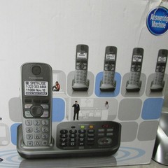 Uniden Cordless Phone Lot 4 Handsets Bases Answering Machine DECT 6.0 DCT648
