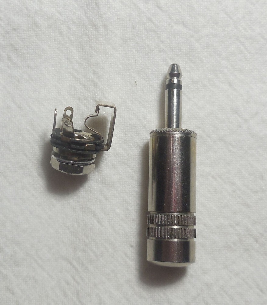 1/8 Inch Mono Audio Phone Plug + Shunted Jack Japan