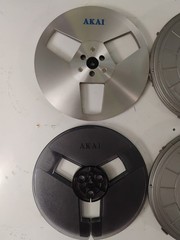 Lot of 2 Vintage Akai Metal & Plastic Reel To Reel Tape Take-Up 7″ 1/4″ W/ Cases