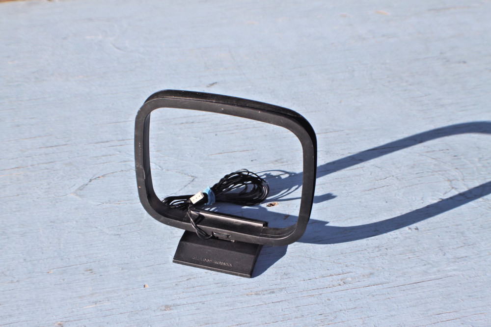 UNBRANDED – AM LOOP ANTENNA – 2 PIN PLUG – MANY APPLICATIONS