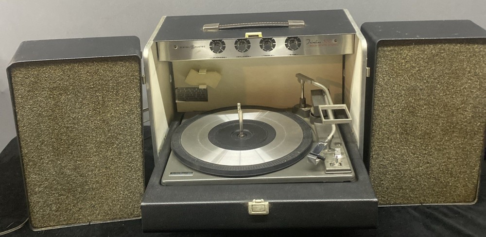 GE General Electric Trimline 500 Stereo Portable Record Player Parts Only As Is