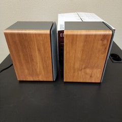 Edifier R1280T Powered 2.0 Bookshelf Speakers Dual RCA inputs Wood Scratch &Dent