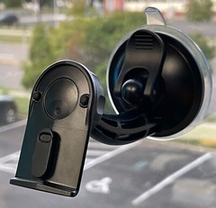 NEW GENUINE Magellan Roadmate 2035 2036 GPS Window Mount Holder windshield car