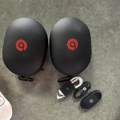 Beats Solo 4 Bluetooth Wireless On-Ear Headphones – Matte Black