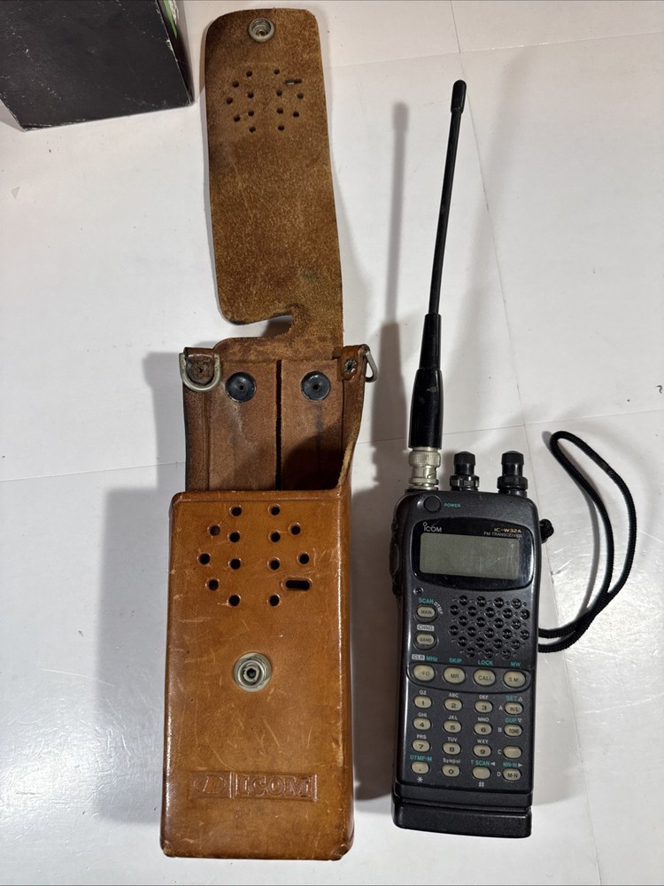 Icom IC-W32A Vintage Ham Radio Handheld FM Transceiver and case