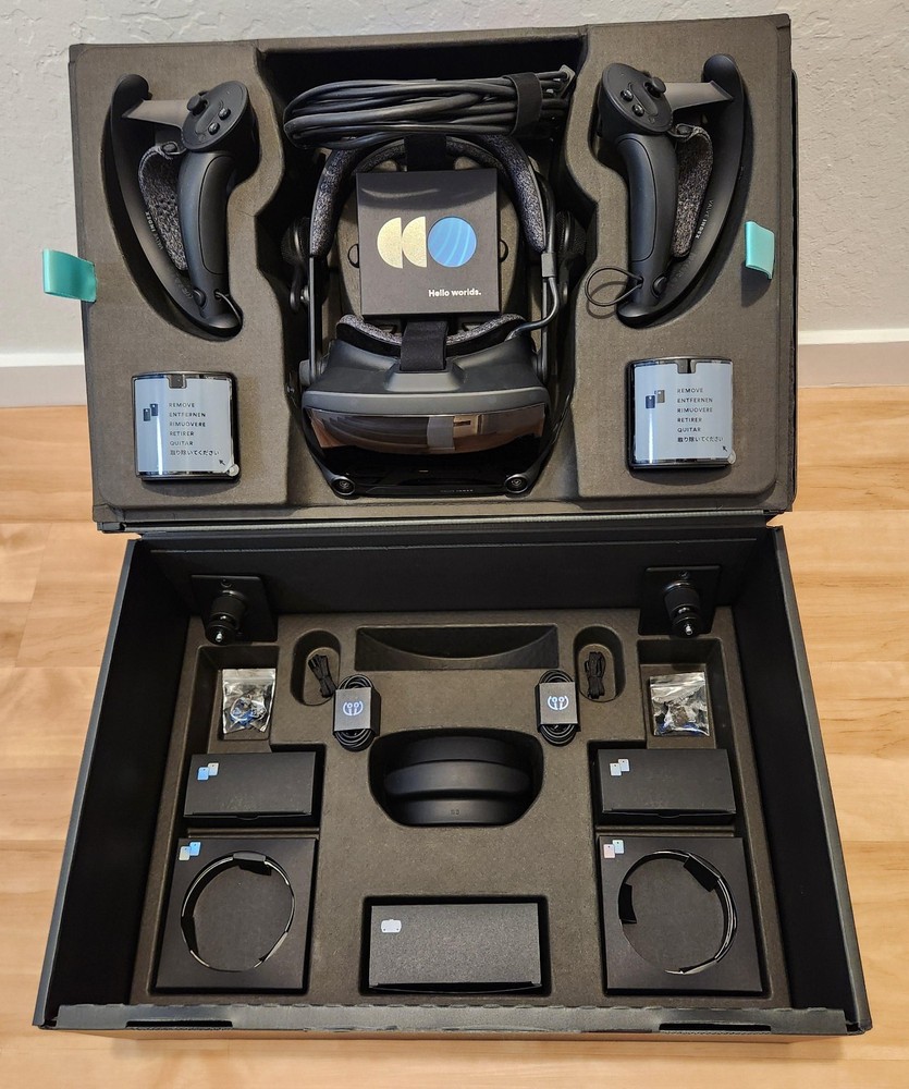 Valve Index Full VR Kit with 2.0 Base Stations, Knuckles Controllers + extras