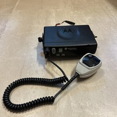 Motorola AAM50RNC9AA1AN Radius CM200 Mobile Radio UHF 438-470 MHz Powers On